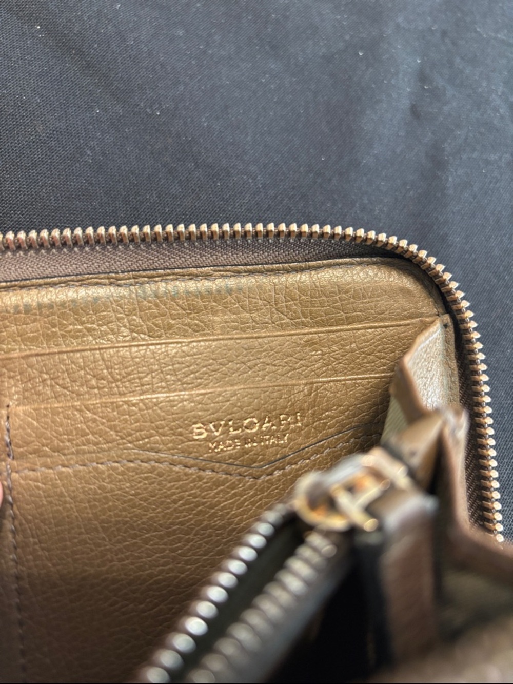 Elegant Two-Tone Brown Zip Wallet - Picture 7 of 7